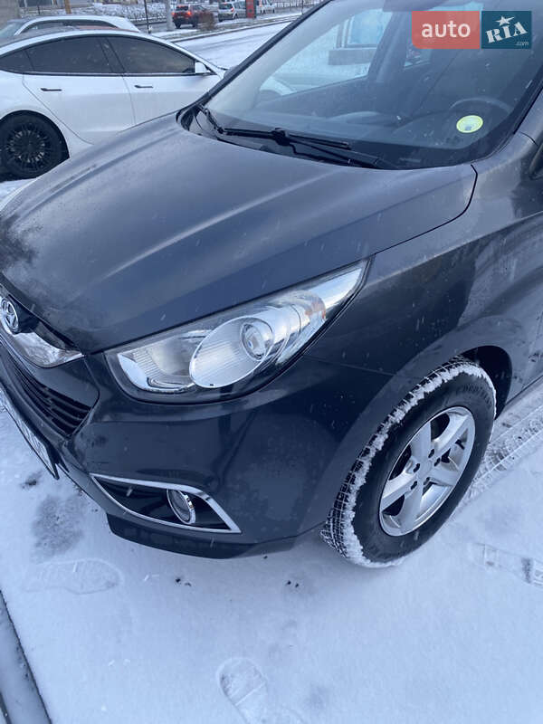 Внедорожник / Кроссовер Hyundai ix35 2011 в Чернигове