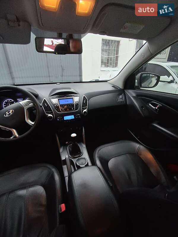 Внедорожник / Кроссовер Hyundai ix35 2010 в Чернигове
