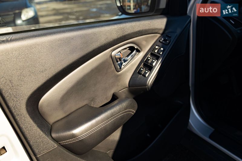 Внедорожник / Кроссовер Hyundai ix35 2010 в Киеве