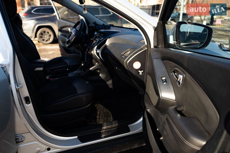 Внедорожник / Кроссовер Hyundai ix35 2010 в Киеве