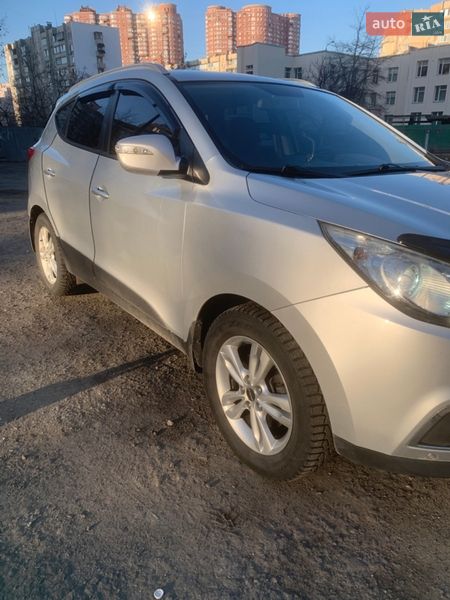 Внедорожник / Кроссовер Hyundai ix35 2010 в Киеве