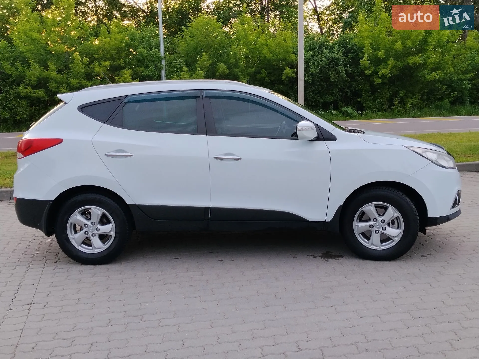 2010 Hyundai ix35 - фото 1