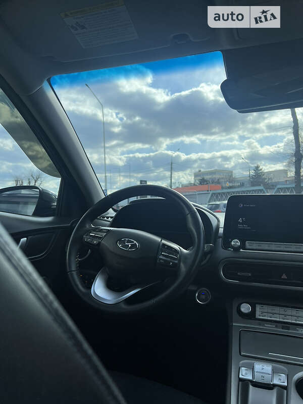 Внедорожник / Кроссовер Hyundai Kona Electric 2022 в Тернополе