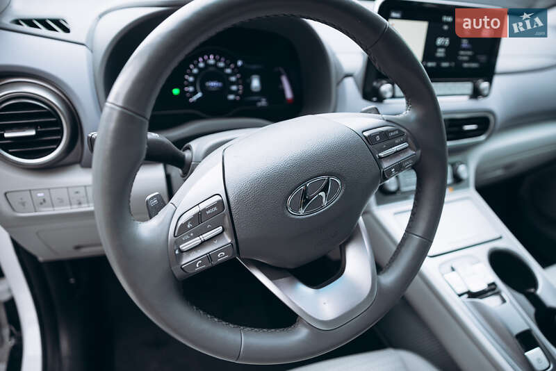 Позашляховик / Кросовер Hyundai Kona Electric 2021 в Золочеві