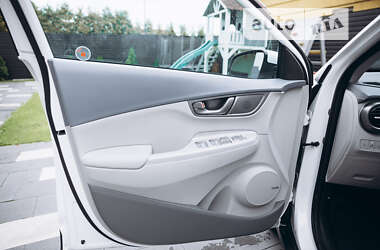 Позашляховик / Кросовер Hyundai Kona Electric 2021 в Золочеві