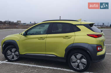 Внедорожник / Кроссовер Hyundai Kona Electric 2018 в 