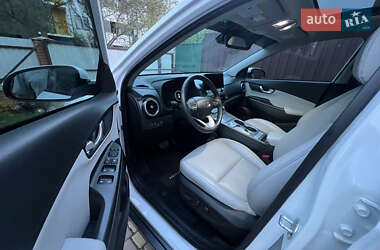 Позашляховик / Кросовер Hyundai Kona Electric 2021 в 