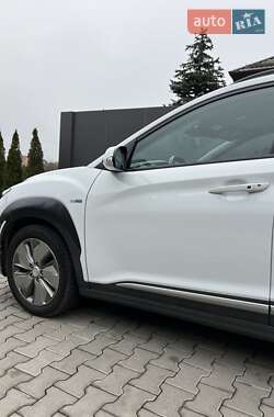 Позашляховик / Кросовер Hyundai Kona Electric 2019 в Дубні