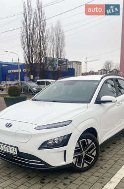 Внедорожник / Кроссовер Hyundai Kona Electric 2021 в 