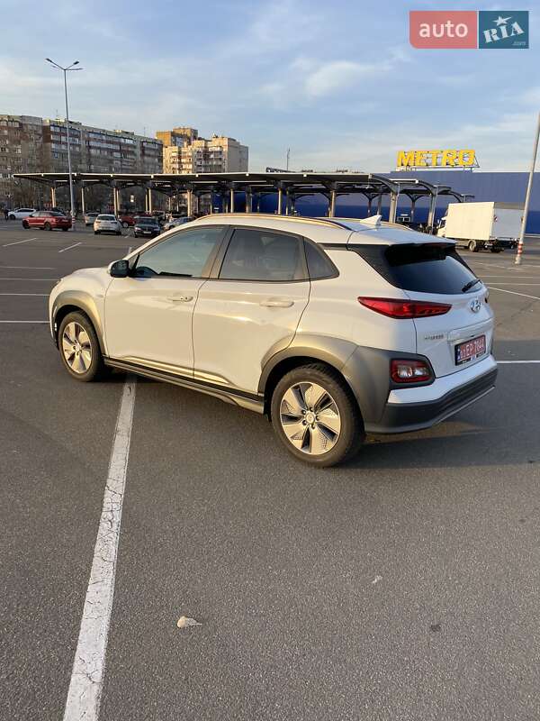 Внедорожник / Кроссовер Hyundai Kona Electric 2019 в Киеве