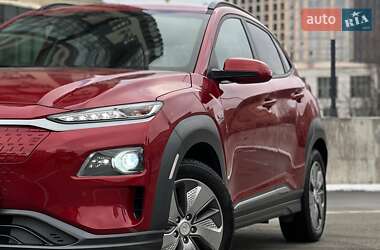 Внедорожник / Кроссовер Hyundai Kona Electric 2019 в 