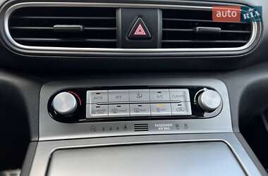 Внедорожник / Кроссовер Hyundai Kona Electric 2019 в 