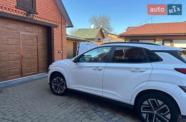 Позашляховик / Кросовер Hyundai Kona Electric 2021 в 