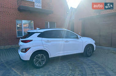 Позашляховик / Кросовер Hyundai Kona Electric 2021 в 