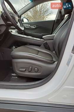 Внедорожник / Кроссовер Hyundai Kona Electric 2020 в 