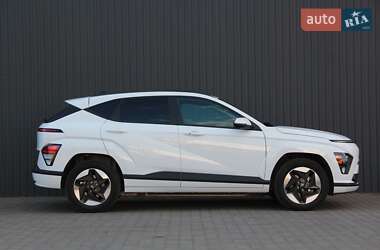 Внедорожник / Кроссовер Hyundai Kona Electric 2024 в 