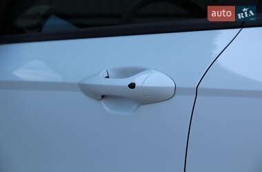 Внедорожник / Кроссовер Hyundai Kona Electric 2024 в 