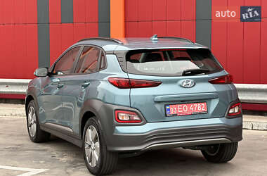 Внедорожник / Кроссовер Hyundai Kona Electric 2021 в 