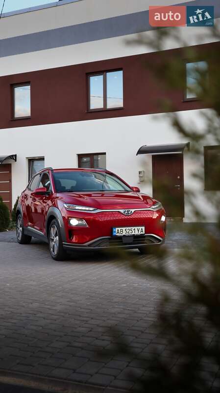 Внедорожник / Кроссовер Hyundai Kona Electric 2019 в 
