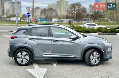 Внедорожник / Кроссовер Hyundai Kona Electric 2020 в 