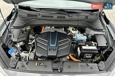 Внедорожник / Кроссовер Hyundai Kona Electric 2020 в 