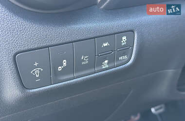 Внедорожник / Кроссовер Hyundai Kona Electric 2019 в 
