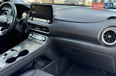 Внедорожник / Кроссовер Hyundai Kona Electric 2020 в 