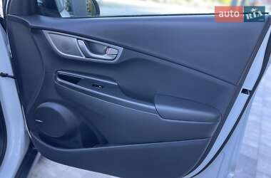 Позашляховик / Кросовер Hyundai Kona Electric 2020 в 