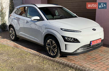Внедорожник / Кроссовер Hyundai Kona Electric 2021 в 