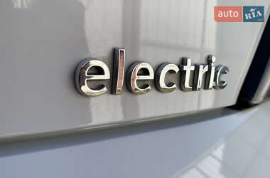 Внедорожник / Кроссовер Hyundai Kona Electric 2021 в 