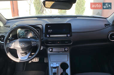 Внедорожник / Кроссовер Hyundai Kona Electric 2021 в 