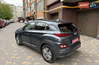 Внедорожник / Кроссовер Hyundai Kona Electric 2021 в 