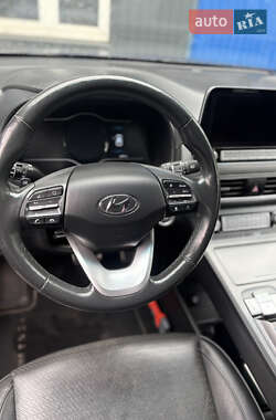 Внедорожник / Кроссовер Hyundai Kona Electric 2020 в 