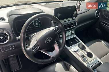 Позашляховик / Кросовер Hyundai Kona Electric 2022 в 