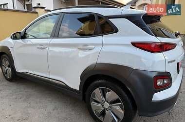 Внедорожник / Кроссовер Hyundai Kona Electric 2020 в 