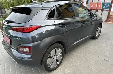 Внедорожник / Кроссовер Hyundai Kona Electric 2019 в 