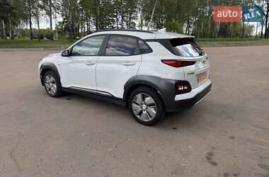 Внедорожник / Кроссовер Hyundai Kona Electric 2021 в 