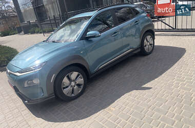 Внедорожник / Кроссовер Hyundai Kona Electric 2019 в 