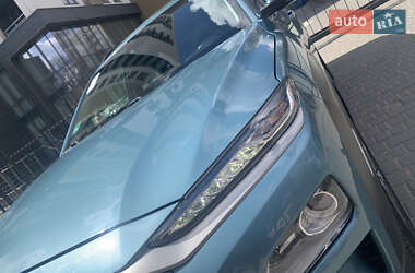 Внедорожник / Кроссовер Hyundai Kona Electric 2019 в 