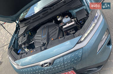 Внедорожник / Кроссовер Hyundai Kona Electric 2019 в 