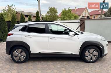 Внедорожник / Кроссовер Hyundai Kona Electric 2019 в 