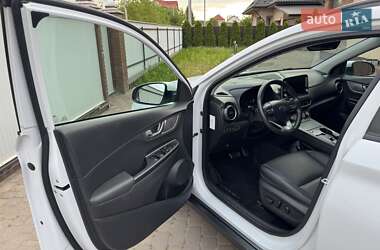 Внедорожник / Кроссовер Hyundai Kona Electric 2019 в 