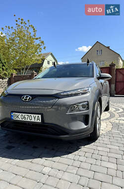 Внедорожник / Кроссовер Hyundai Kona Electric 2020 в 