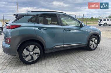 Внедорожник / Кроссовер Hyundai Kona Electric 2019 в 