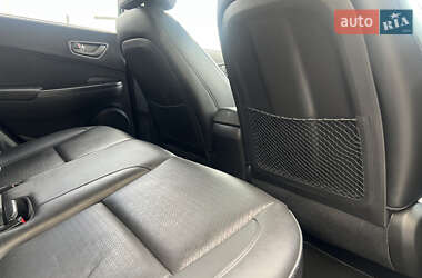 Внедорожник / Кроссовер Hyundai Kona Electric 2019 в 