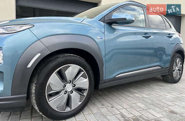 Внедорожник / Кроссовер Hyundai Kona Electric 2019 в 