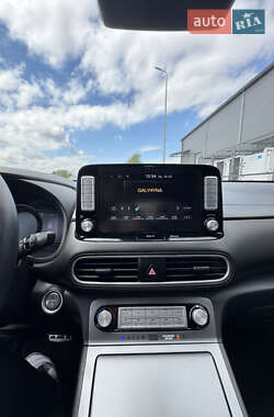 Позашляховик / Кросовер Hyundai Kona Electric 2019 в 