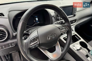 Внедорожник / Кроссовер Hyundai Kona Electric 2020 в 