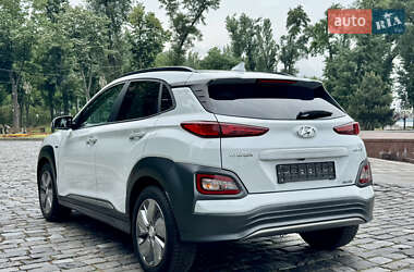 Внедорожник / Кроссовер Hyundai Kona Electric 2020 в 