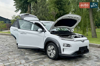 Внедорожник / Кроссовер Hyundai Kona Electric 2020 в 
